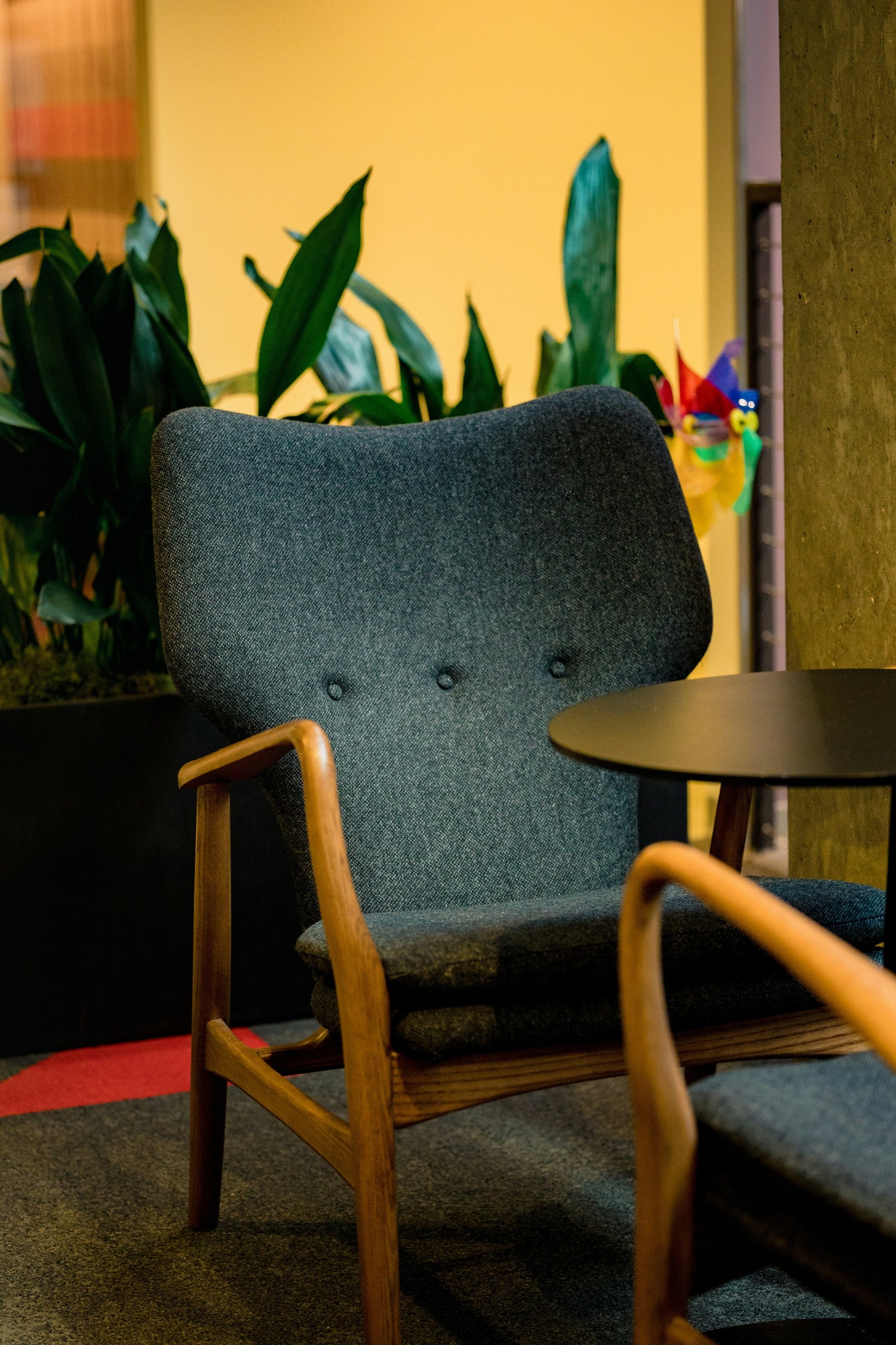 Accent Chairs & Stools