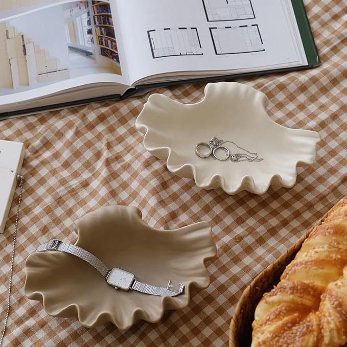 WENSHUO Ocean Shell Ceramic Decorative Bowl, Jewelry Dish for Rings, Trinkets, Crème (Matte Crème)