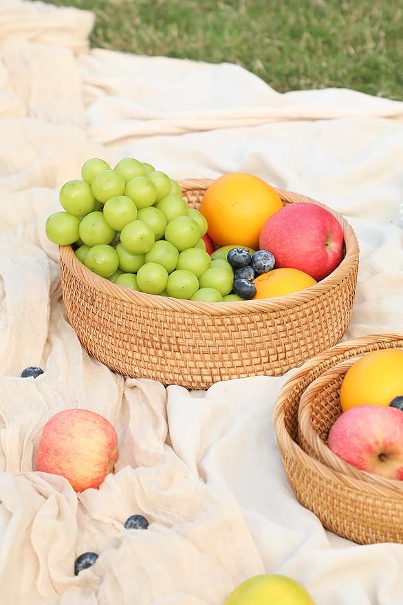 HITOMEN Handmade Rattan Bread Baskets Round Wicker Fruit Serving Storage Bowls, Natural Woven Decorative Kitchen Counter Organizing (Honey Brown) L-10.3"