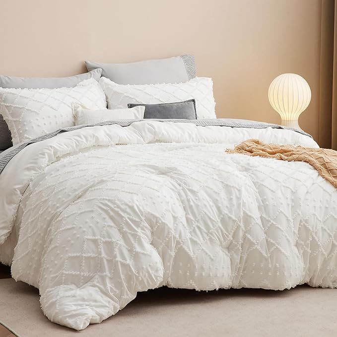 Bedsure King Comforter Set - Ivory Comforter, Boho Tufted Shabby Chic Bedding for Kids, 3 Pieces Vintage Farmhouse Bed Set for All Seasons, Fluffy Soft Bedding with 2 Pillow Shams