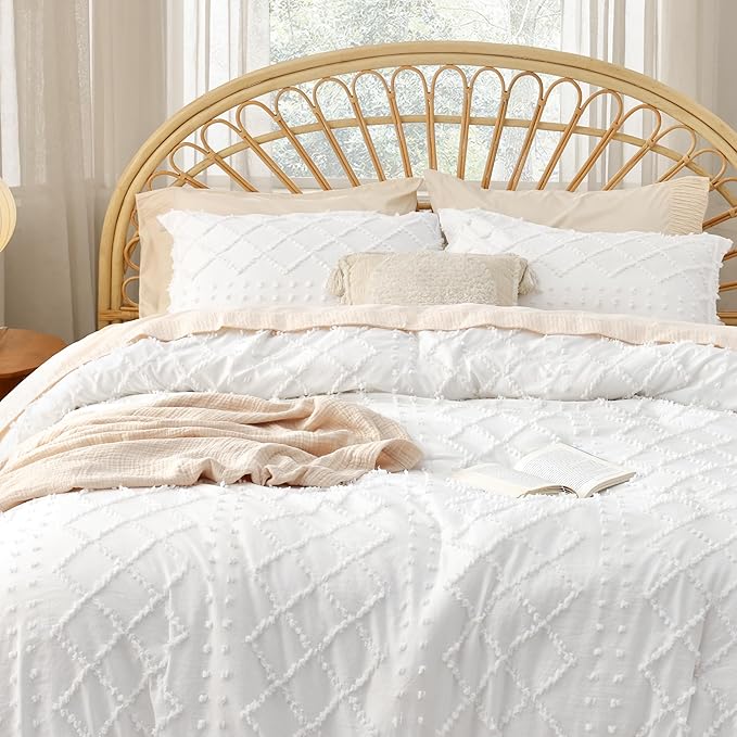 Bedsure Oversized King Comforter Set - White Comforter, Boho Tufted Shabby Chic Bedding for Kids, 3 Pieces Vintage Farmhouse Bed Set for All Seasons, Fluffy Soft Bedding with 2 Pillow Shams