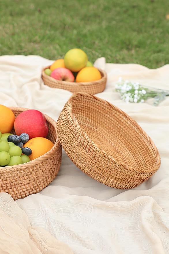 HITOMEN Handmade Rattan Bread Baskets Round Wicker Fruit Serving Storage Bowls, Natural Woven Decorative Kitchen Counter Organizing (Honey Brown) M-9.1"