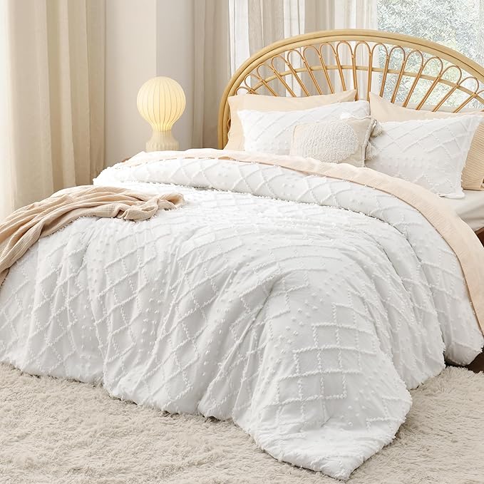 Bedsure Oversized King Comforter Set - White Comforter, Boho Tufted Shabby Chic Bedding for Kids, 3 Pieces Vintage Farmhouse Bed Set for All Seasons, Fluffy Soft Bedding with 2 Pillow Shams