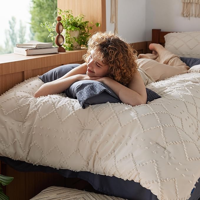 Bedsure Twin XL Comforter Set - Beige Comforter, Boho Tufted Shabby Chic Bedding for Kids, 2 Pieces Vintage Farmhouse Bed Set for All Seasons, Fluffy Soft Bedding with 1 Pillow Sham