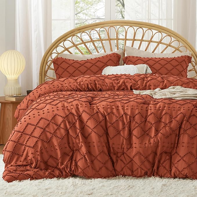 Bedsure Queen Comforter Set - Terracotta Comforter, Boho Tufted Shabby Chic Bedding for Kids, 3 Pieces Vintage Farmhouse Bed Set for All Seasons, Fluffy Soft Bedding with 2 Pillow Shams