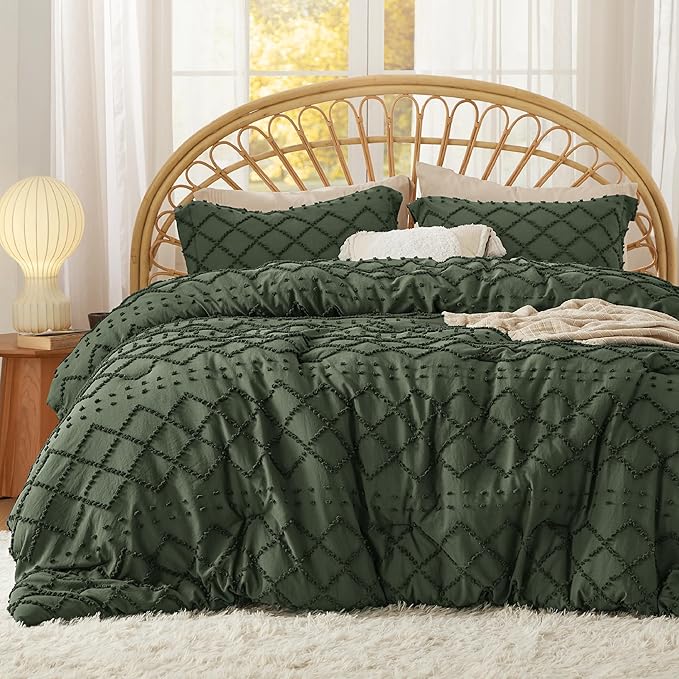 Bedsure Queen Comforter Set - Olive Green Comforter, Boho Tufted Shabby Chic Bedding for Kids, 3 Pieces Vintage Farmhouse Bed Set for All Seasons, Fluffy Soft Bedding with 2 Pillow Shams