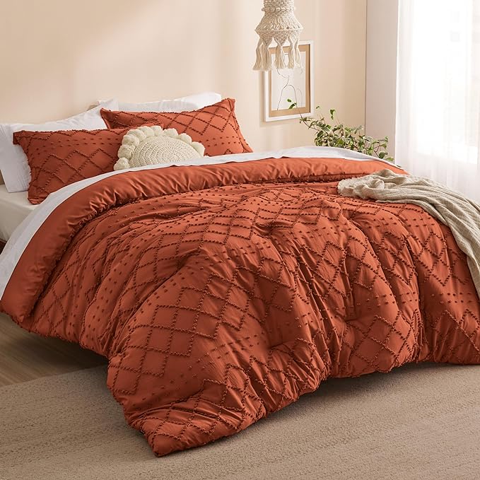 Bedsure Queen Comforter Set - Terracotta Comforter, Boho Tufted Shabby Chic Bedding for Kids, 3 Pieces Vintage Farmhouse Bed Set for All Seasons, Fluffy Soft Bedding with 2 Pillow Shams